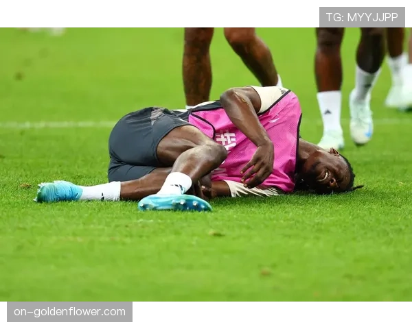 卡马文加两黄变一红，皇马十人应战最终遭淘汰